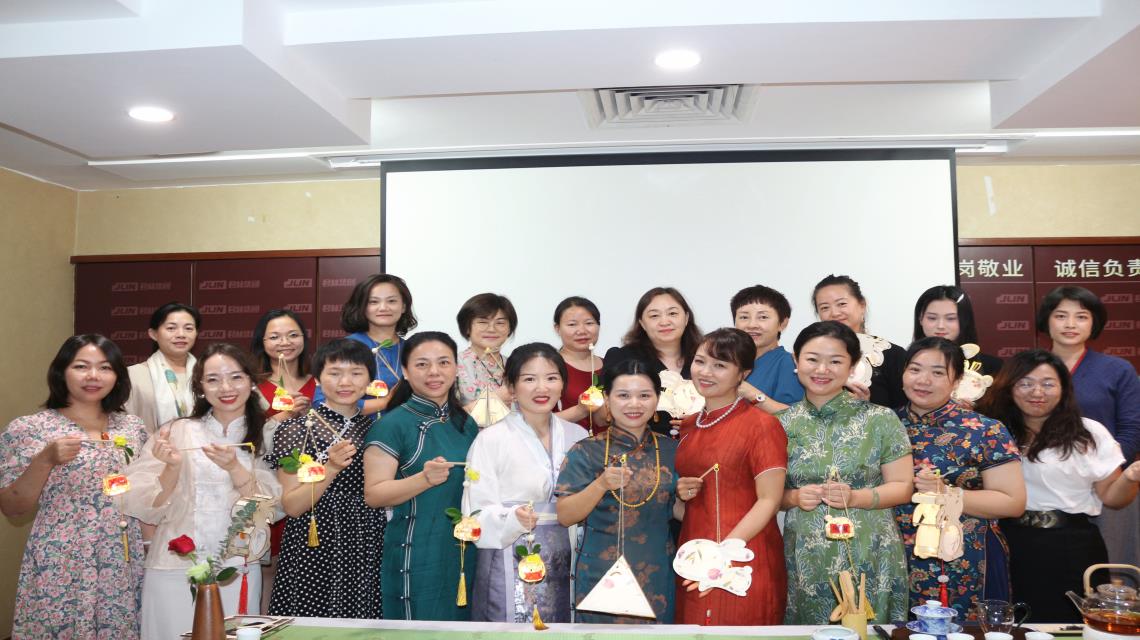 茶香紫心·共情中秋——華強北街道商會中秋茶話會活動圓滿結(jié)束